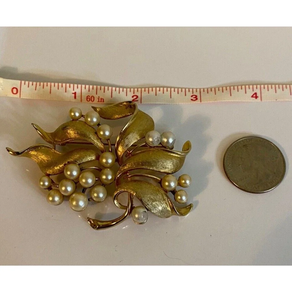 Vintage Signed CORO Goldtone Leaf Brooch with Faux Pearls